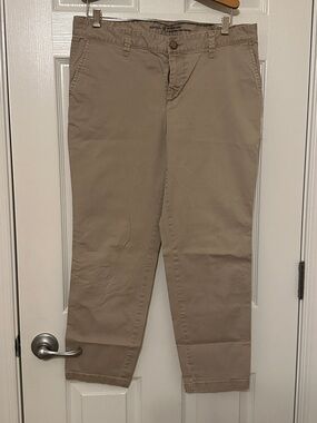 GAP women’s Chinos in Light Khaki Tan